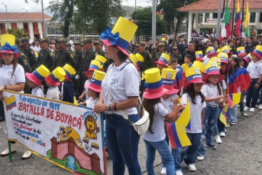 Neira desfiló para celebrar el 7 de agosto