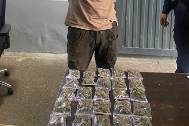 El capturado transportaba la marihuana en una bolsa por el sector de la Galería de Manizales.