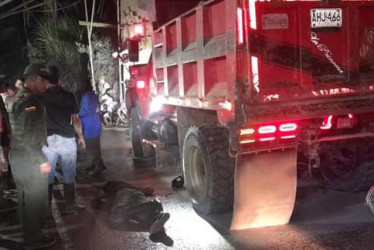 En este accidente de tránsito, ocurrido en Marmato (Caldas), un motociclista resultó con heridas graves.