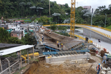 El intercambiador vial de Los Cedros es una obra clave para la generación de empleo en Manizales. El alcalde de Manizales, Jorge Eduardo Rojas, expuso las cuatro acciones que ejecuta para combatir el desempleo en la ciudad, que fue el más alto del Eje Cafetero en dos trimestres móviles del 2024.