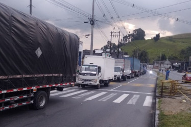 Así se ve el bloqueo en Manizales, en el sector de Maltería, a eso de las 5:30 p.m. de este martes, 3 de septiembre.