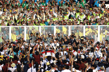 El papa Francisco presidió una misa en el estadio Madya, dentro del estadio Gelora Bung Karno, en Yakarta (Indonesia).