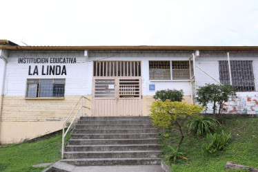 Esta es la sede de la Institución Educativa de La Linda, en la comuna Atardeceres, donde funciona la Corregiduría del corregimiento La Cristalina.