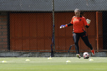 La portera Luisa Agudelo participa en un entrenamiento en el Polideportivo Sur de Envigado. Ella es garantía en el arco de la Selección Colombia Femenina Sub-20.