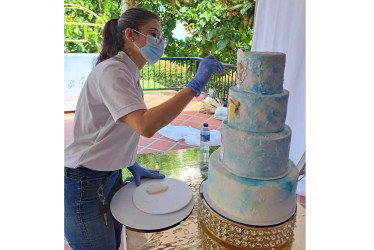 Lucelly Santa, repostera de Santa Rosa de Cabal (Risaralda), quien se ve afectada por el paro camionero pues no puede pasar a llevar sus pedidos.