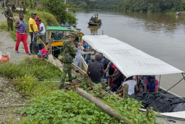 Roban 16 personas en una lancha y las lanzan al mar cerca a Buenaventura