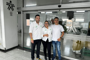 Santiago Luna, Sandra Castaño y Óscar Fernando Aristizábal representan al Sena Caldas y a Colombia en Colombia participa en Worldskills International en Lyon (Francia), evento que es catalogado como un mundial o unas olimpiadas de tecnología.