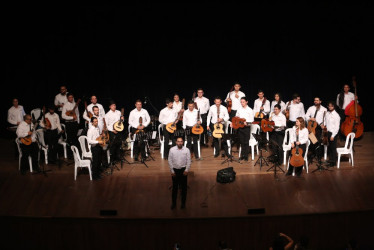 La Estudiantina del Eje Cafetero fue la segunda agrupación en presentarse en la apertura del cumpleaños de Manizales.