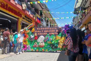 El desfile de comparsas se vivió en la mañana de este domingo 13 de octubre.