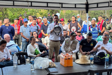 El paro minero se inició el pasado lunes en todo el país. En Caldas, los manifestantes tienen bloqueada la vía Manizales-Medellín. Este miércoles se reunieron con autoridades departamentales para evaluar el levantamiento del cierre.