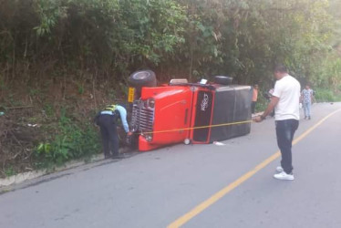 Un ocupante del yip resultó lesionado tras el volcamiento. Lo trasladaron a un hospital.
