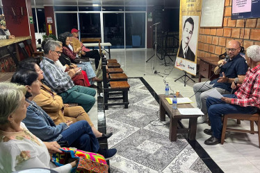 Los asistentes al conversatorio en Anserma.