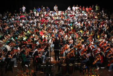 11 centros orquestales de Manizales y Caldas participaron en el concierto.