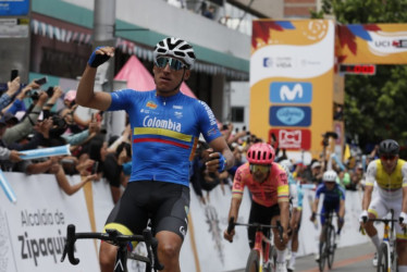 Jhónatan Restrepo, ciclista caldense, ganó una etapa del Tour Colombia 2024.