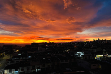 Así registró Jonathan Casallas el atardecer de este 5 de noviembre desde el barrio El Campín de Manizales.