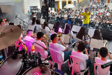 El concierto 'Nuestro Tejido, Nuestra Paz' se desarrolló en el parque principal de Samaná (Caldas).