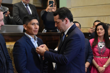 El ciclista boyacense Nairo Quintana recibió la Orden de la Democracia Simón Bolívar en la Cámara de Representantes.