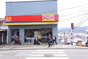 Tienda de Oxxo cerca del barrio La Leonora, en Manizales