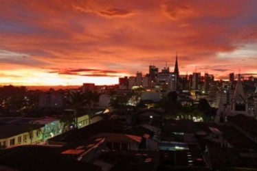 Arreboles en el cielo de Manizales