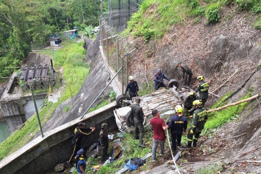 Dos ocupantes que se movilizaban en el carro proveniente de Bogotá resultaron lesionados.