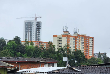 Manizales amaneció este lunes con neblina y algunas precipitaciones. Durante la noche llovió fuertemente. En la imagen, el edificio La Estación.