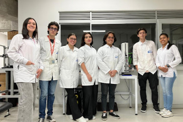  Paula Fajardo, Fernando Bonilla, Sara Marín, Salomé Montoya, Sebastián Burgos, Vismar Restrepo y Laura Henao, estudiantes de la Facultad de Ingeniería de la UAM. 