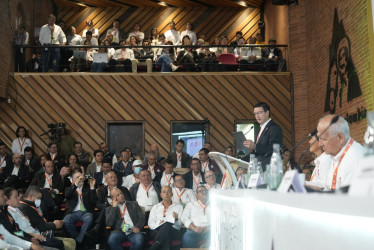 El gerente de la Federación Nacional de Cafeteros, Germán Bahamón (c), en la instalación del 93 Congreso Cafetero.