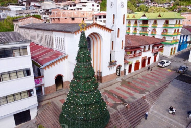 árbol de Navidad en Pensilvania (Caldas), que mide 18 metros de alto.