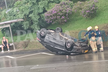 En el vehículo solo iba el conductor, quien no sufrió lesiones de consideración.