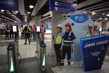 El nuevo terminal del aeropuerto internacional Jorge Chávez, que sirve a Lima, tiene un avance del 98 % y está listo para iniciar sus operaciones. 