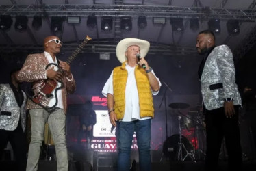 El alcalde de Dosquebradas (Risaralda), Roberto Jiménez, homenajeó a su hermano Carlos Mario, alias Macaco, exparamilitar. Se dio en el concierto de Alci Acosta.