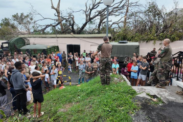 Al menos 14 personas murieron y más de 200 resultaron heridas después de que el ciclón tropical Chido azotara el territorio francés de Mayotte en el océano Índico el 14 de diciembre. 