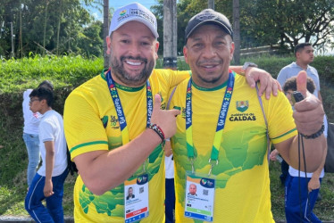 Andrés Duque (izq.), secretario de Deporte de Caldas, en compañía de José Said Bustamante, entrenador de triatlón.