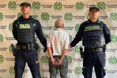 Miembros de la Policía capturaron al presunto abusador, de 80 años, momentos después de cometer el hecho.