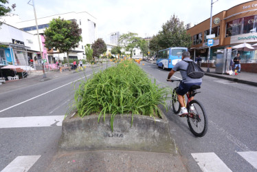 Las obras para la reestructuración de la ciclobanda de la avenida Santander estaban proyectadas para iniciarse después de la Feria de Manizales. Sin embargo, la Alcaldía aún no tiene listos los diseños. Los trabajos proyectan reducir el separador central de la vía para ampliar los carriles para vehículos y bicicletas, entre El Cable y Fundadores.