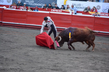 Por la faena al toro Buenavida de la ganadería de Santa Bárbara fue merecedor del premio.