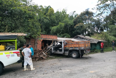 El accidente ocurrió el pasado 31 de diciembre y la familia tuvo que dormir hasta en el suelo ante los daños causados.