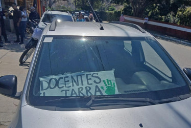 Maestros de varias escuelas del Catatumbo comenzaron a regresar a Ocaña sin que se haya resuelto aún la crisis causada por el enfrentamiento entre guerrillas que los obligó a abandonar sus casas y puestos de trabajo en busca de protección.