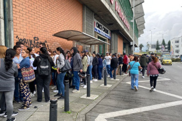 Así se veía la taquilla occidental del Estadio Palogrande a las 9:30 de la mañana. 