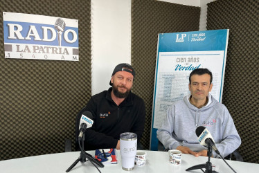 Héctor Jairo Giraldo, geólogo y asesor ambiental, y Lucas Cortés, geólogo y gerente de Aura Minerals.