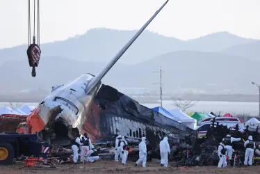  restos del avión Jeju Air en el Aeropuerto Internacional de Muan