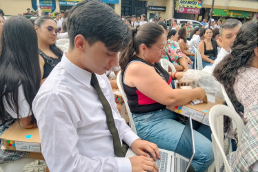 El colegio Santo Domingo Savio de Chinchiná se benefició con la entrega de 506 computadores para estudiantes y la sala de sistemas.