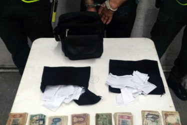 Los delincuentes le hurtaron $8 millones al incauto ciudadano, quien creyó haberse ganado la lotería con un fajo más grande que resultó siendo papel.