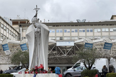 El papa Francisco fue ingresado en el Policlínico Agostino Gemelli.