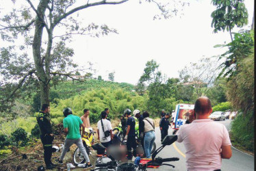El accidente entre dos motos. Fotos de Bomberos. 