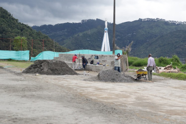 $400 millones invierte la Alcaldía de Manizales para recuperar una tradicional cancha de fútbol. Incluiría espacios para otros deportes y una zona comercial. Vecinos celebran la obra y denuncian que el terreno ha sido usado para consumir sustancias psicoactivas.