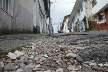 Esta foto fue tomada hace 2 meses. El hueco sigue exactamente igual.