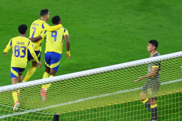 Debut para el colombiano Jhon Durán en el Al-Nassr y celebración con el portugués Cristiano Ronaldo de uno de los cuatro goles en la victoria 4-0 ante el Al-Wasl.