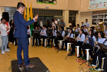 La banda de la Institución Educativa Pio XII de Salamina (Caldas).