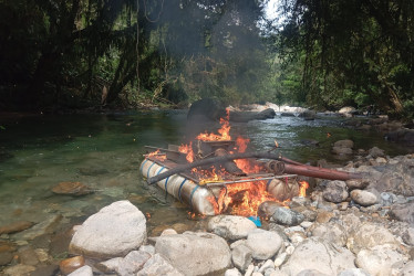 Dos capturados arrojó el operativo en el que destruyeron una draga.